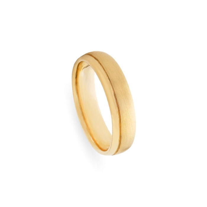 Aliança de casamento da Romantis em ouro amarelo de 19.2kl de acabamento polido e lixado.
