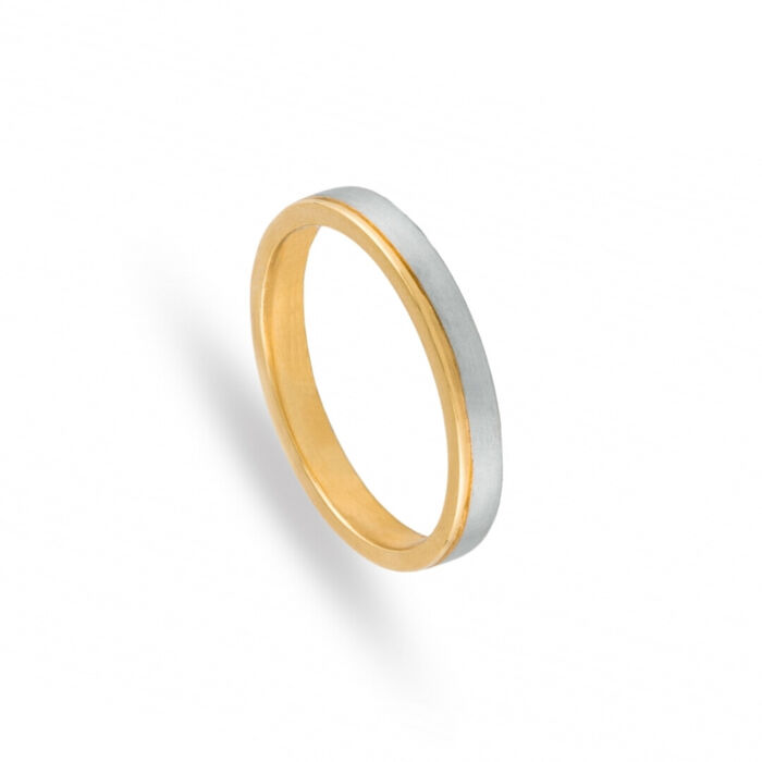 Aliança de casamento em ouro branco de 19.2kl e interior em ouro amarelo de 19.2kl.