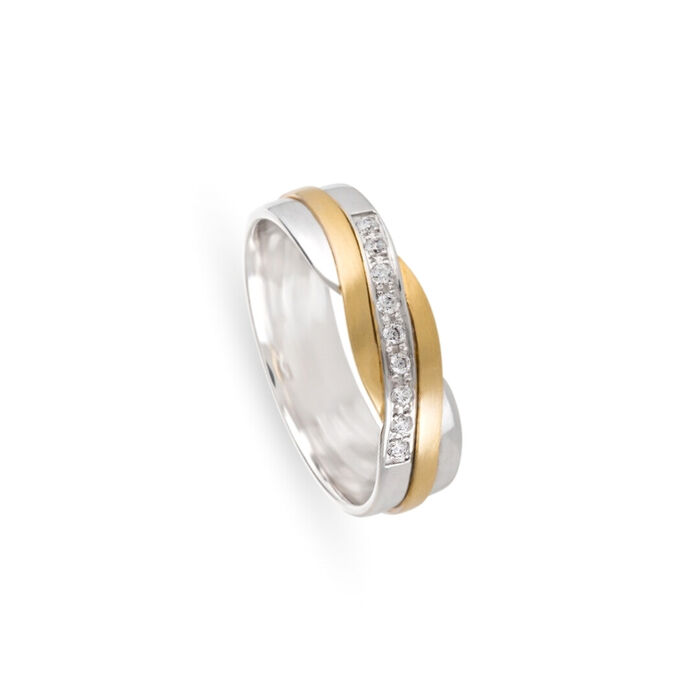 Aliança de casamento em ouro amarelo e branco 19.2kl, com aros entrelaçados e topo com 9 diamantes.