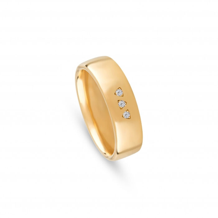 Aliança de casamento Romantis em ouro amarelo de 19.2kl, com 6mm de largura e 3 diamantes de 0.045ct
