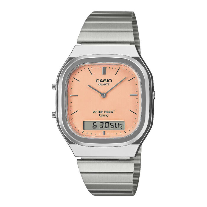 Relógio prateado Casio com uma caixa quadrangular com um mostrador analógico-digital em tom salmão.