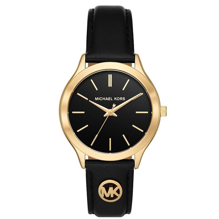 Relógio feminino da M.K com bracelete em couro preto, mostrador preto e caixa dourada.