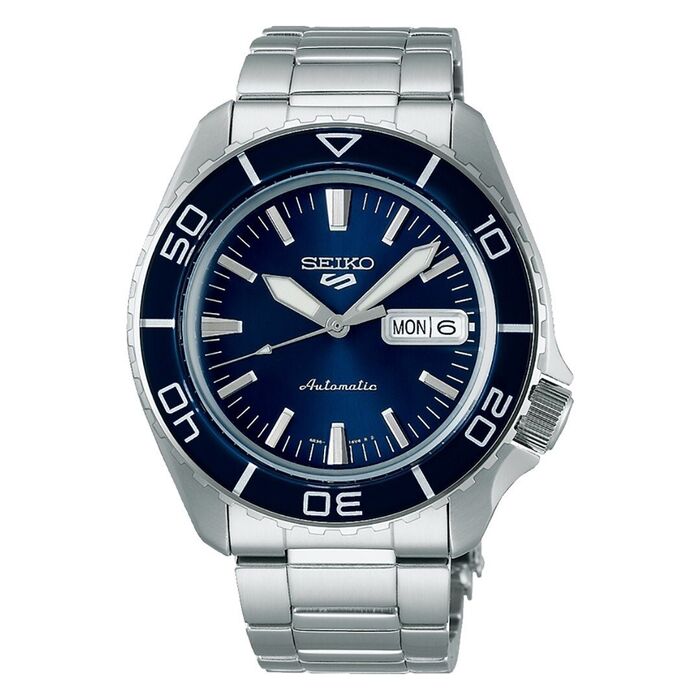 Relógio Seiko prateado com bracelete metal e caixa redonda, com mostrador azul e calendário