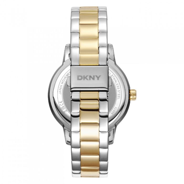 Vista traseira de relógio feminino da DKNY em aço dourado e prateado, com mostrador redondo.