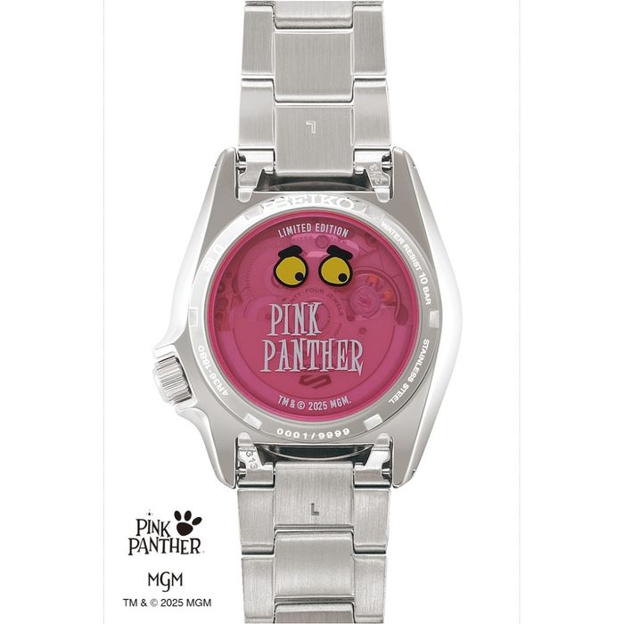 Relógio Seiko da edição da Pantera cor-de-rosa automático visto de trás.
