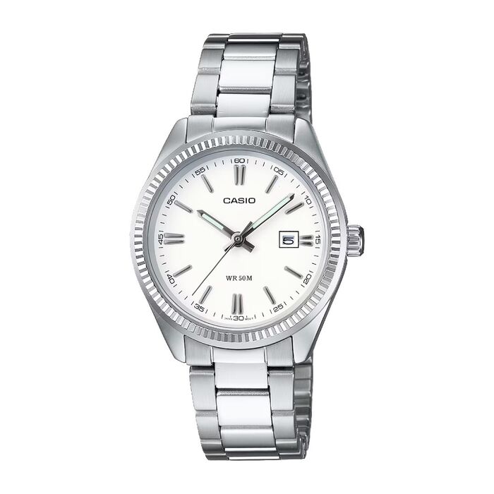 Relógio Casio prateado com mostrador branco, marcadores baton e janela da data às 3h.