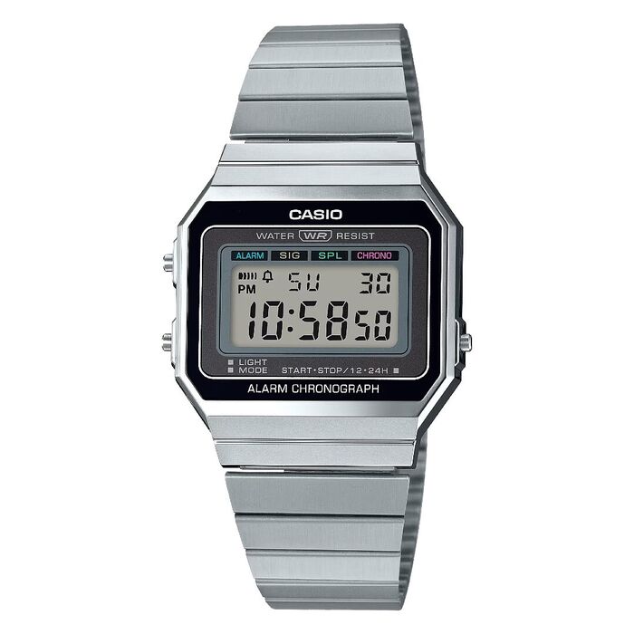 Relógio digital da Casio com bracelete prateada e caixa quadrada com display cinzento