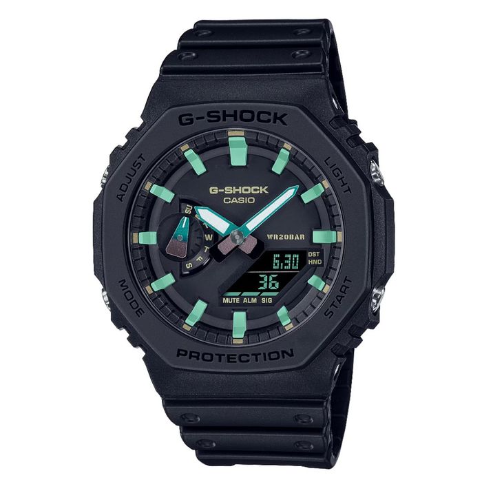 Relógio G-Shock preto com mostrador analógico-digital e marcadores verdes.