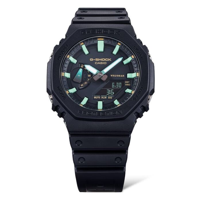 Relógio preto G-Shock com bisel octogonal, marcadores e ponteiros verdes água e visor digital.