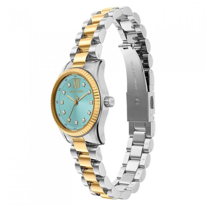 Relógio feminino da M.K com  bracelete bicolor com mostrador azul.