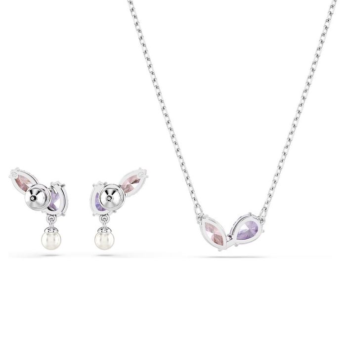 Vista traseiras de colar com cristais e brincos com pedras e uma pérola sintética da Swarovski.