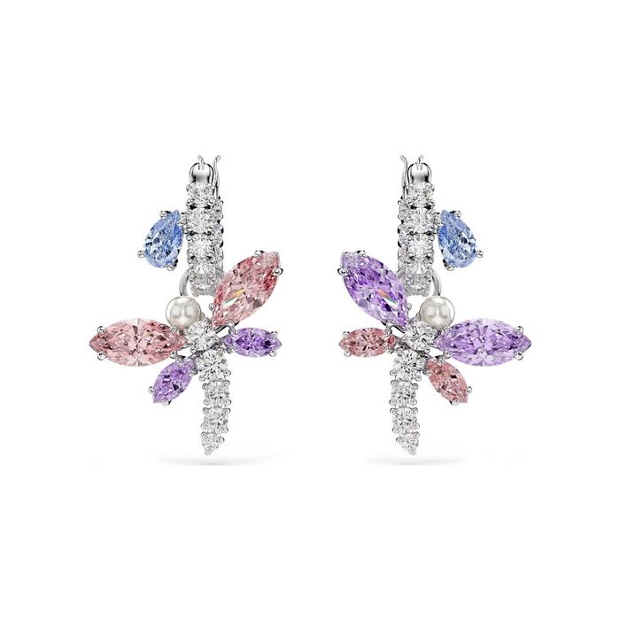 Argolas Swarovski, de frente, prateadas com pendentes em forma de libélulas com cristais e pérolas.