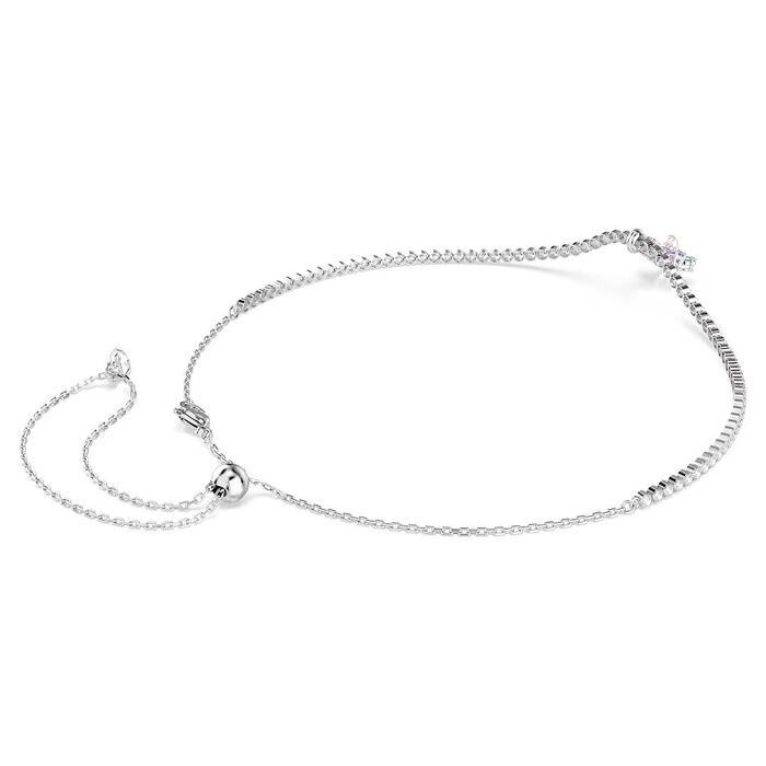 Vista traseira de colar Swarovski prateado com cristais e a forma de flor com pedras na frente.