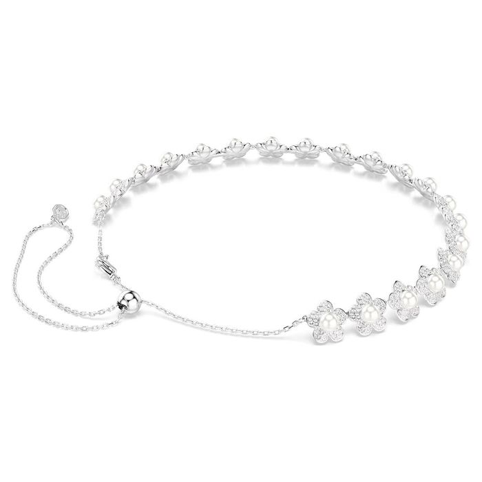 Vista traseira de colar Swarovski prateado com malha de flores com cristais e pérolas sintéticas.