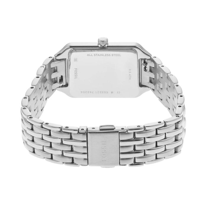 Relógio feminino da fossil com bracelete e caixa rectângular prateada visto de trás.