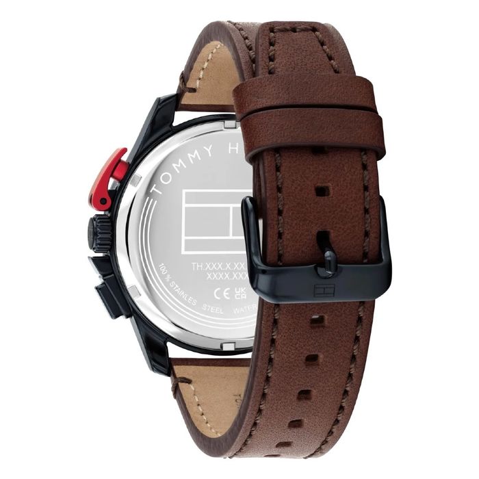 Relógio Tommy Hilfiger masculino com bracelete em pele castanha, visto por trás.