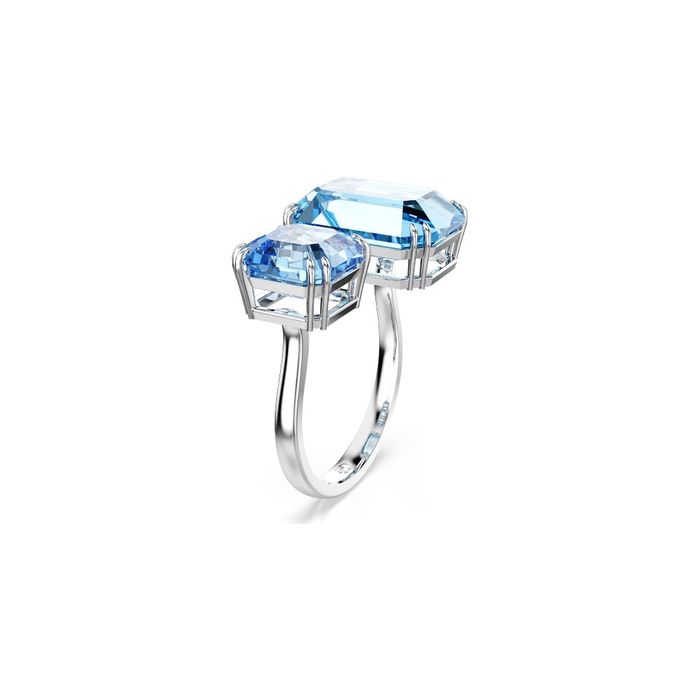 Anel Swarovski feminino aberto com dois cristais azuis de duas medidas diferentes.