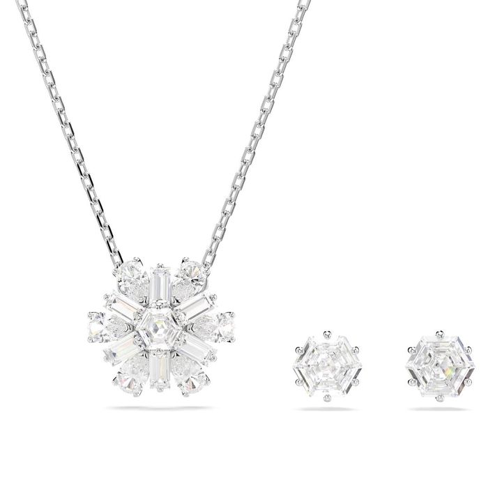 Conjunto Swarovski com colar e brincos com cristais Swarovski.