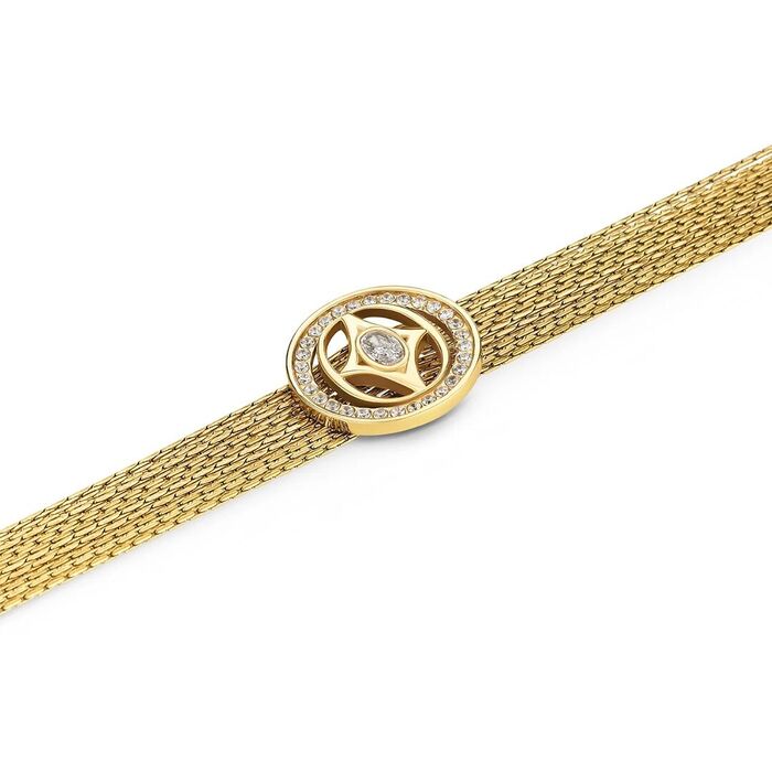 Colar dourado One pousado, de malha em finos fios e com uma medalha circular com zircónias.