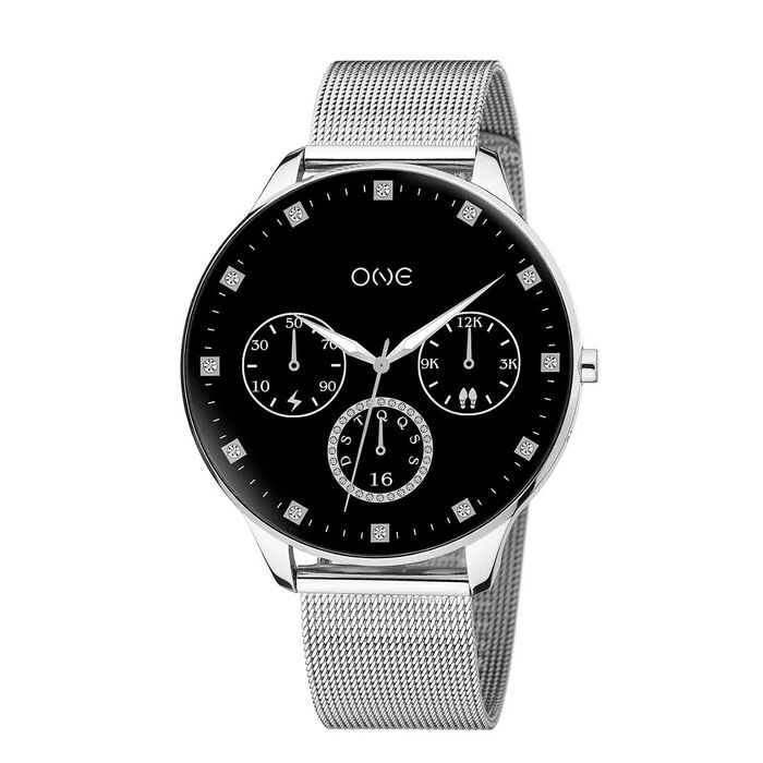 Smartwatch One de bracelete milanesa prateada e mostrador digital com informações diárias.