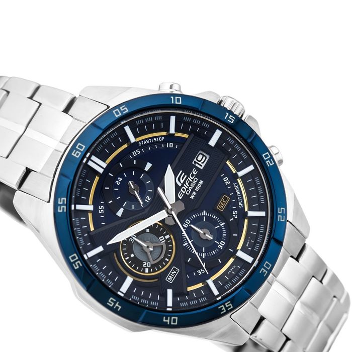 Relógio Casio Edifice com bracelete em aço e mostrador azul, com cronógrafo e calendário.