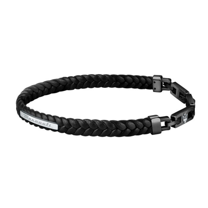 Pulseira masculina em couro preto com fecho em aço e uma chapa prateada frontal com o nome da marca.
