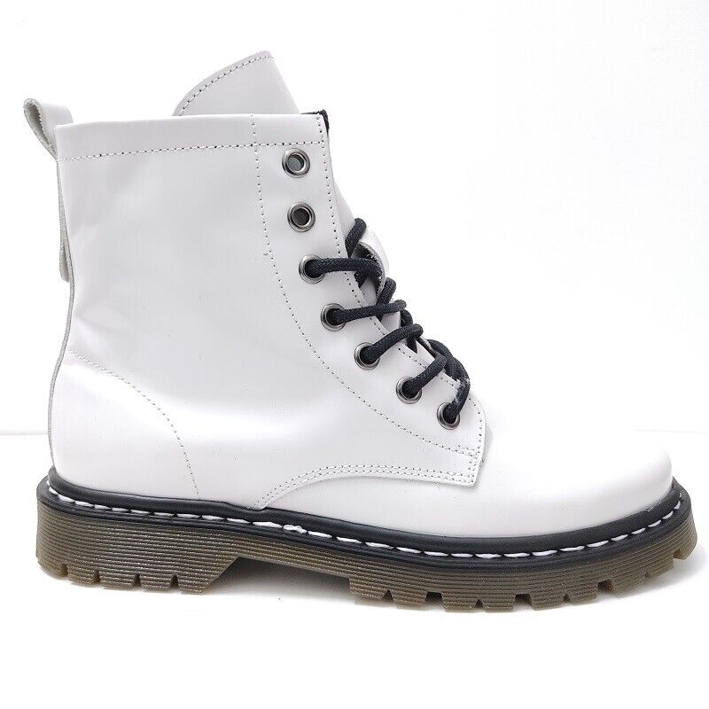 Botas estilo MILITAR atacador e fecho em branco 5750BRA