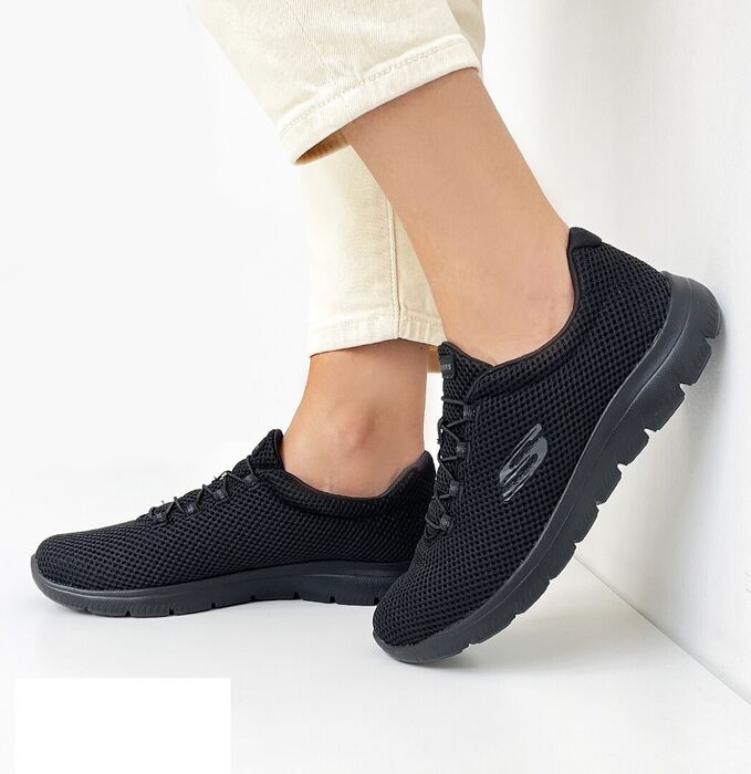 SKECHERS Summits em preto