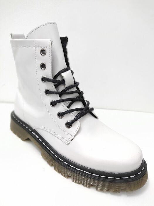 Botas estilo MILITAR atacador e fecho em branco 5750BRA