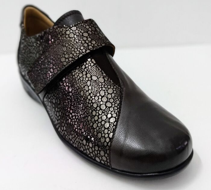 Sapato ortopédico Conforto com velcro em castanho [396]