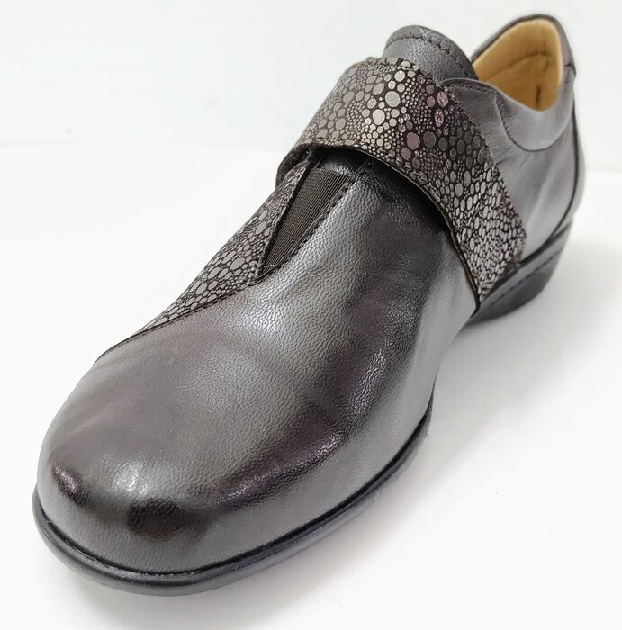 Sapato ortopédico Conforto com velcro em castanho [396]