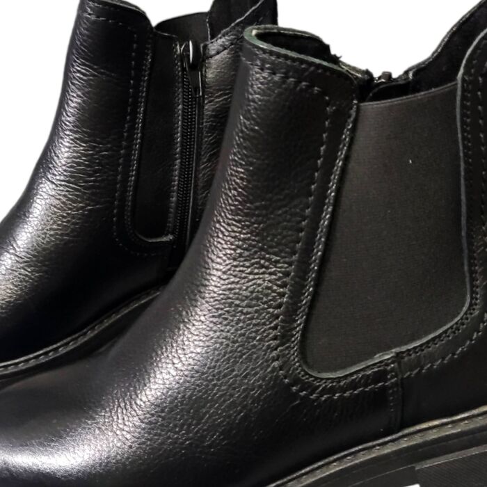 Bota Chelsea em Couro Preto - Elegância e Conforto. Feita em Portugal.