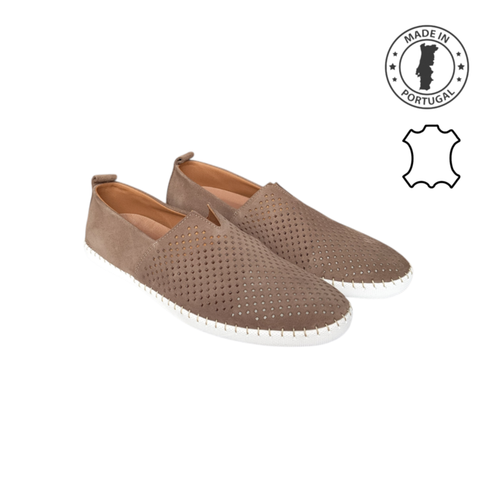 Sapato Masculino em Pele Camel com Perfurações | Palmilha Almofadada Amovível | Cosido | Leve e Flexível | Made in Portugal
