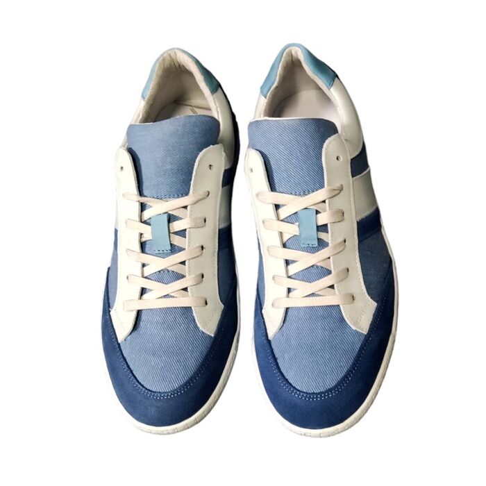Sapatilha azul com branco