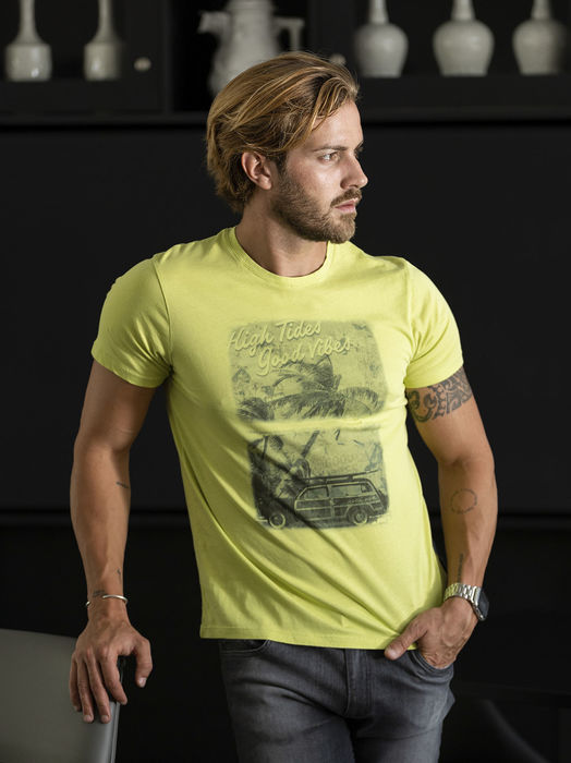T-shirt decote em V (+ cores)