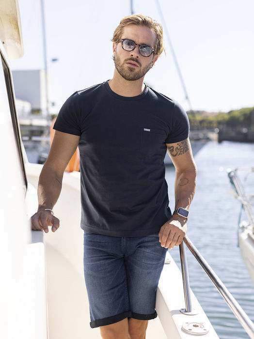 T-shirt com bolso