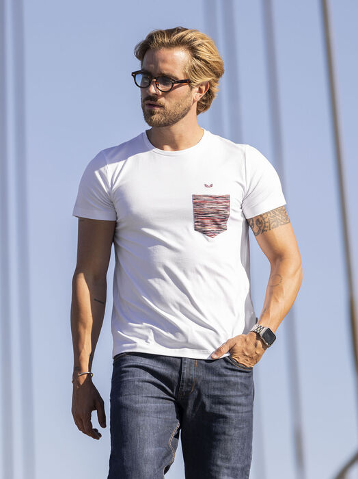 T-shirt com bolso (+ Cores)