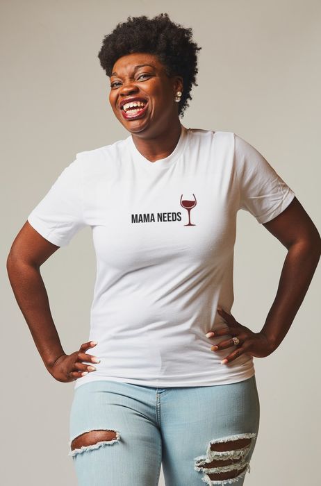 MAMA NEEDS WINE