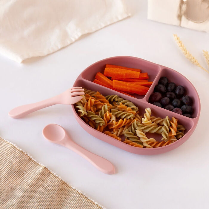 Conjunto de prato com ventosa e talheres em silicone - Rosa