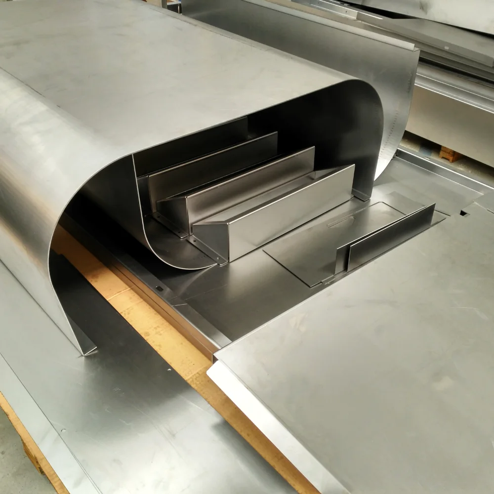 Set of bent stainless steel parts with varied dimensions and angles at V Laser On in Porto, Portugal, illustrating precision sheet metal bending and industrial fabrication
