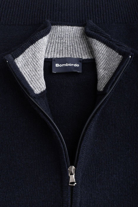 Zip-up cardigan, lambswool, jersey knit, regular fit.
